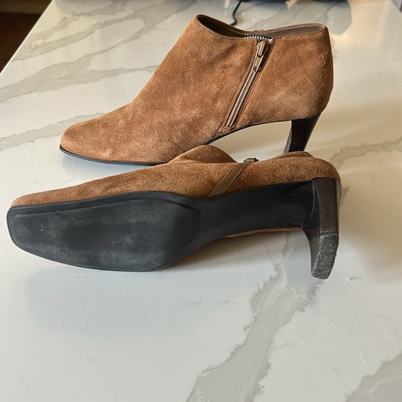 Bandolino Suede shoes with side zipper - Picture 2 of 6